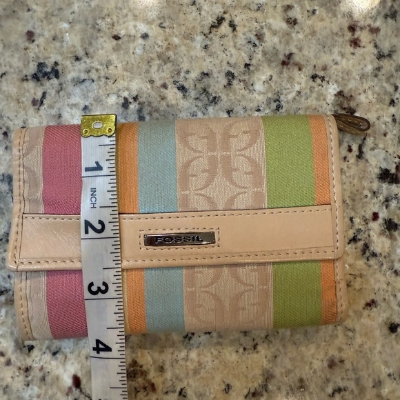 Fossil Leather Canvas Multicolor Folding Wallet - Picture 4 of 9